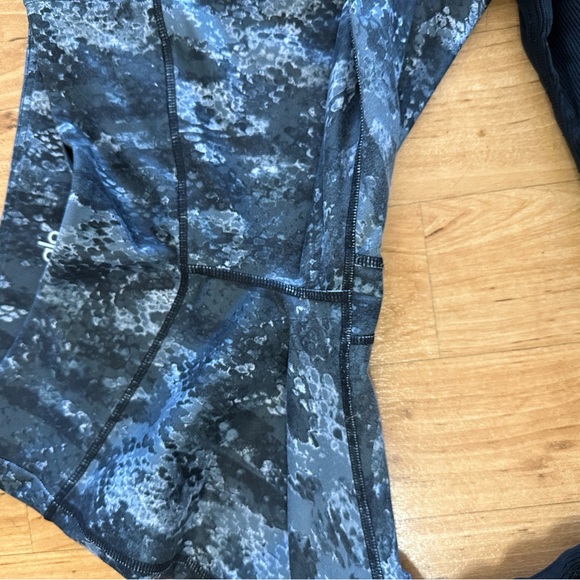 ALO Yoga Goddess Leggings Black Python Snake
Print Ribbed Leg Warmer small - Picture 5 of 6